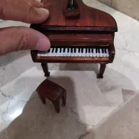 پیانو چوبی مینیاتوری دکوری مجسمه