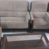 مبل راحتی همراه میز عسلی