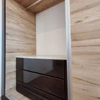 شاگرد در کابینت سازی