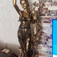 مجسمه دختر طلاوس و مشعل با  پایه و آباژور دار