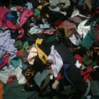 مقداری تکه پارچه خوش رنگ|لوازم خیاطی و بافتنی|سمنان, |دیوار