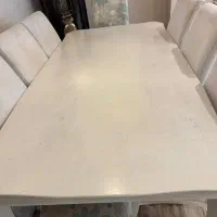 میز نهارخوری و کتیبه