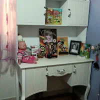 میز تحریر سالم در حد نو