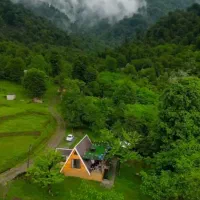 کلبه-جنگلی-با-روف-گاردن-رویایی-و-جذاب