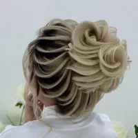 شنیون و میکاپ تخصصی فقط و فقط ۴۰۰