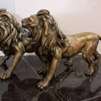مجسمه برنزی شیر