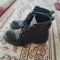 نیم بوت|کیف، کفش، کمربند|صومعه‌سرا, |دیوار