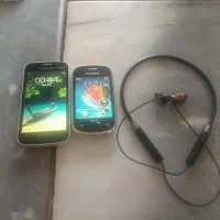 دو عدد گوشی و یک هدفن همه سالم