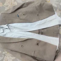 کت و شلوار همراه با پیراهن سفید