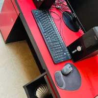 میز کامپیوتر تر و تمیز