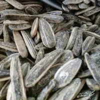 تخمه دورسفید خام ، بوداده طعم دار و لوبیا چیتی