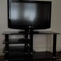 تلوزیون۳۲اینچ ال جی و میز تلوزیون شیشه ای مشکی