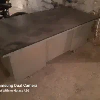 میز تحریر فلزی و آب چکان