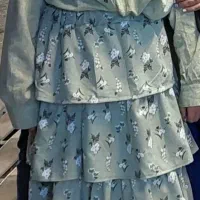 شومیز و دامن فری سایز در حد نو قیمت یک ملیون وصد