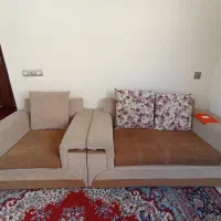 یک دست مبل هفت نفره و یک عدد بخاری ۱۲ هزار