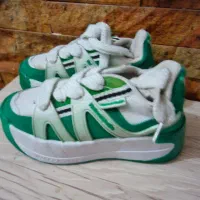 کفش اسپورت  زیبا|کفش و لباس بچه|مرودشت, فاز دوم شهرک فرهنگیان|دیوار