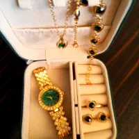 ساعت طلایی نگین دار همراه اکسسوری با تخفیف ویژه|ساعت|بجنورد, |دیوار