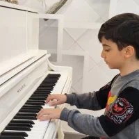 آموزش تخصصی حضوری و آنلاین پیانو