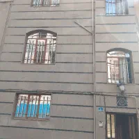 ساختمان سه طبقه