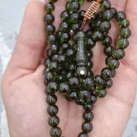 دو عدد تسبیح یکی سندلوس یکی کهربا