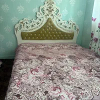 تخت دو نفره و کناره فرش