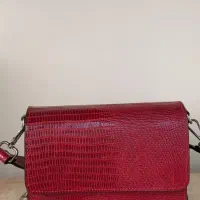 فروش کیف رو دوشی|کیف، کفش، کمربند|پرند, فاز ۳|دیوار