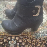 پوتین وکفش|کیف، کفش، کمربند|شاهین دژ, |دیوار