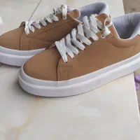 کفش|کیف، کفش، کمربند|سنگر, |دیوار