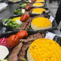 کانتر دار خانم و نیروی اشپزخانه