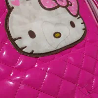 کیف مدرسه دخترانه|کیف، کفش، کمربند|صدرا-فارس, فاز ۱|دیوار