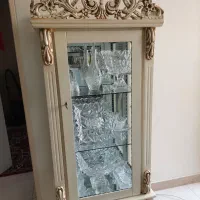 مینی بوفه همراه وسایل کریستال داخلش
