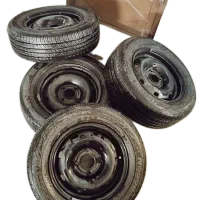 لاستیک رودستون در حد|قطعات یدکی و لوازم جانبی|فولادشهر, B8|دیوار