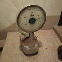ترازوی عقربه ای قدیمی|کلکسیون اشیاء عتیقه|مرند, |دیوار