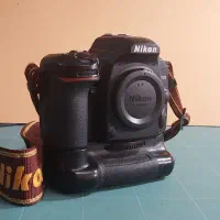 دوربین دی ۷۵۰۰ نیکون با گریپ باطری لتیوم