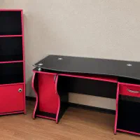 میز تحریر و کتاب خانه
