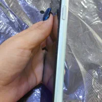 گوشی m۱۳.  تمیز بدون خط و خش .