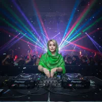 دیجی خانم حرفه ای با چندین سال سابقه