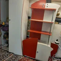 کند بچه لباس و کتاب خانه