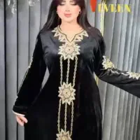 شنل قرمزی|لباس|شیراز, بهارستان|دیوار