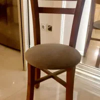 صندلی چوبی در حد نو