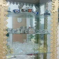 ویترین طرح برنز طلایی رنگ  فلزی