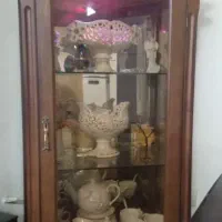 بوفه کوچک چراغ‌دار. در حد نو