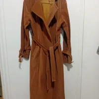 چند عدد پالتو و کاپشن