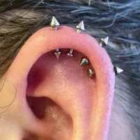 سوراخ کردن گوش و بینی|خدمات آرایشگری و زیبایی|سراوان, |دیوار