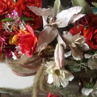 حدود ۳۰ تا ۳۵ شاخه گل مصنوعی همه خارجی