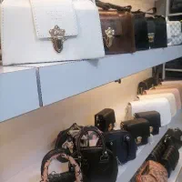 استخدام همکار خانم در فروشگاه پوشاک