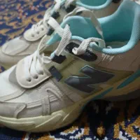 یک جفت کفش نو نیو بالانس