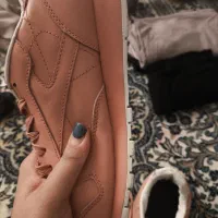 کفش|کیف، کفش، کمربند|شیراز, سرو|دیوار