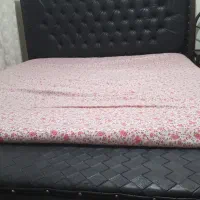 تخت دو نفره و میز آرایش