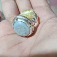 انگشترنقره‌عقیق‌‌ابی‌یاکبودیمنی‌‌بشرط‌خط‌کوفی